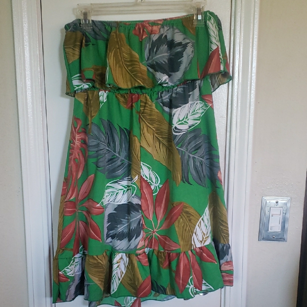Tropical Floral Off-Shoulder Skirt 💚🩵🩷 - Picture 2 of 6